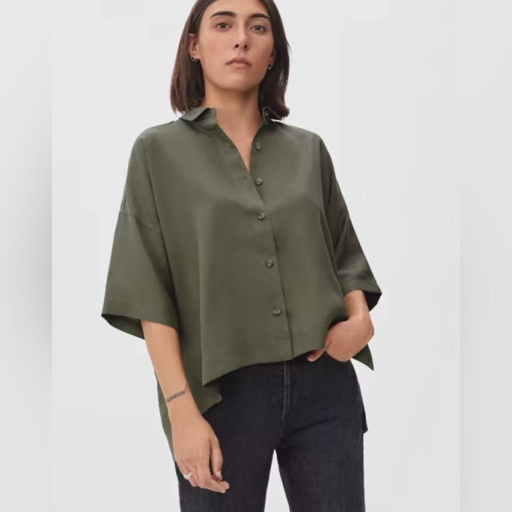 A241. Everlane The Drapey Square Shirt in Kalamata